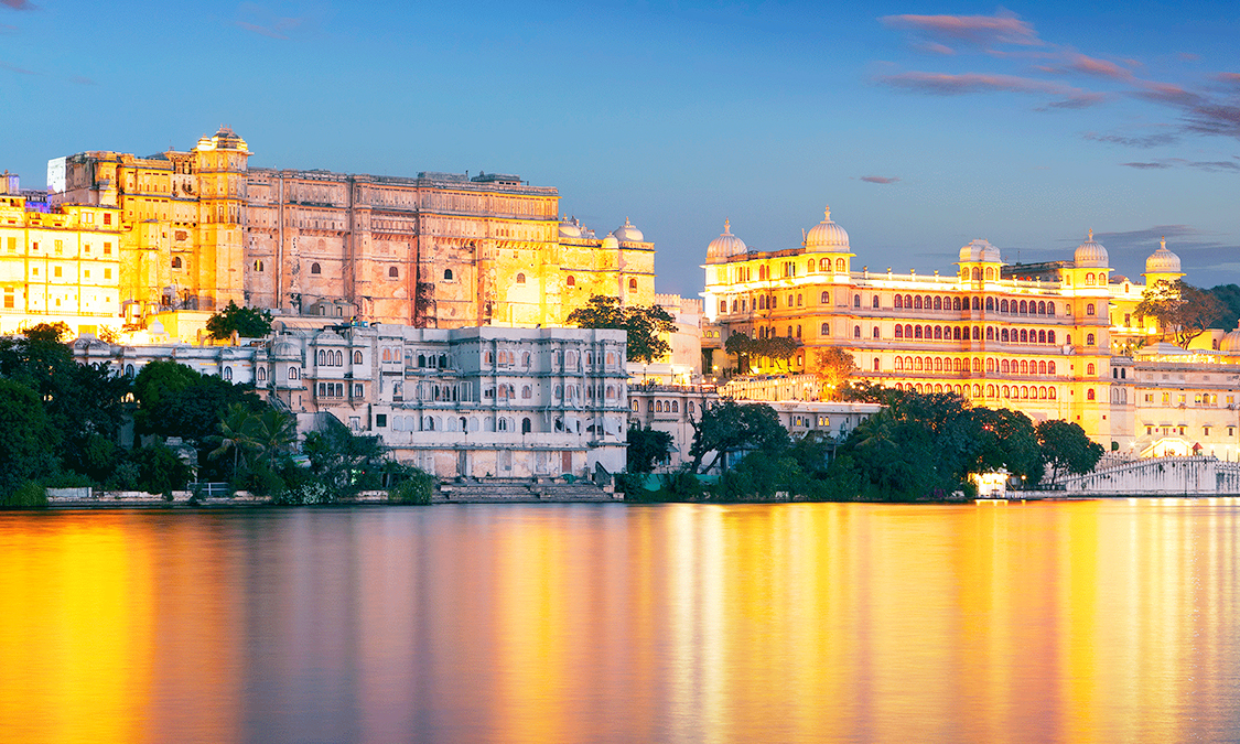 udaipur-lake-palace-at-night